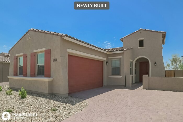 14033 W Desert Flower Dr in Goodyear, AZ - Building Photo