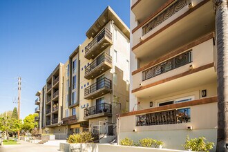 1600 S WESTGATE Ave in Los Angeles, CA - Building Photo - Building Photo
