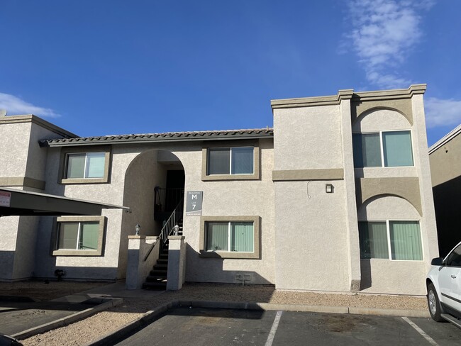property at 1546 W Mercer Ln