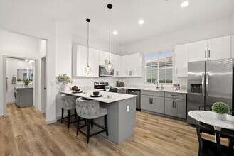 The Farmhouse on Estrella in Goodyear, AZ - Foto de edificio - Building Photo