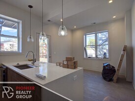 2121 W Belmont Ave, Unit 2R in Chicago, IL - Building Photo