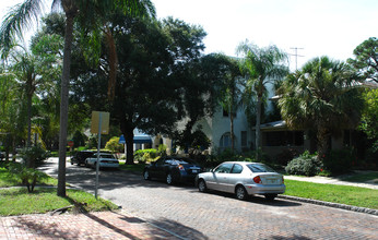 San Rafael Apartments in St. Petersburg, FL - Building Photo - Building Photo