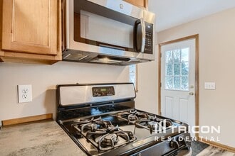7025 Drew Ave N in Minneapolis, MN - Building Photo - Building Photo
