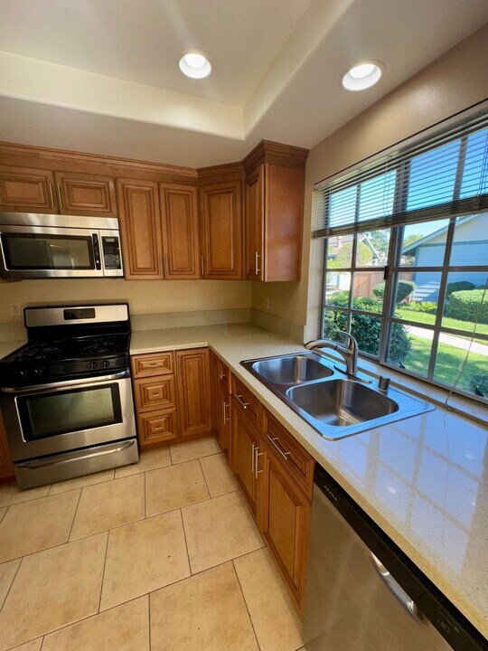 2488 Turnbridge Glen in Escondido, CA - Building Photo
