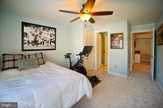 12205 Fairfield House Dr in Fairfax, VA - Building Photo - Building Photo