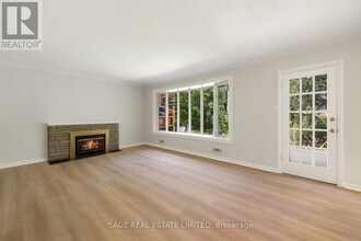 80 Ravenscrest Dr in Toronto, ON - Building Photo - Building Photo