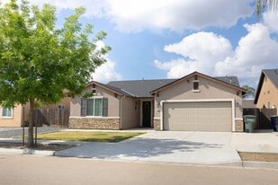 1604 Sidonia St in Hanford, CA - Building Photo