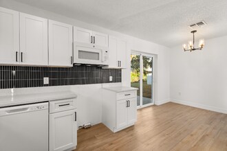 5688 Cardinal Guard Ave in Orlando, FL - Building Photo - Building Photo