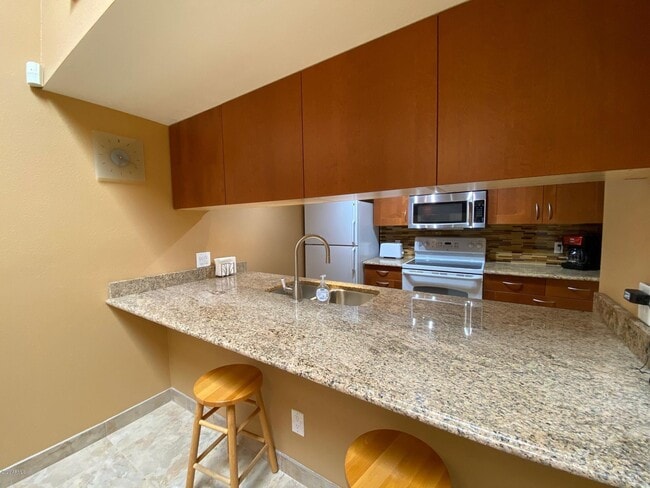 6900 E Gold Dust Ave in Paradise Valley, AZ - Building Photo - Building Photo