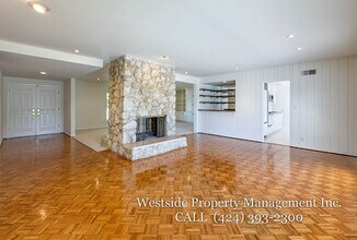 16951 Ivadel Pl in Los Angeles, CA - Foto de edificio - Building Photo