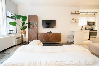 28 E Chestnut St in Chicago, IL - Foto de edificio - Building Photo