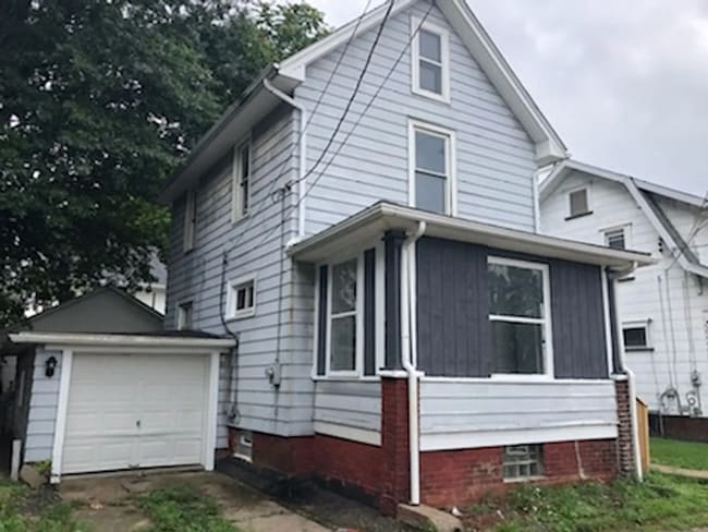 3044 Grove Pl SW in Canton, OH - Building Photo - Building Photo