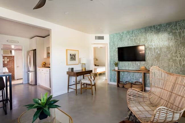 1402 E Roger Rd in Tucson, AZ - Building Photo - Building Photo