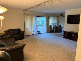 952 Kiely Blvd, Unit APT G in Santa Clara, CA - Building Photo