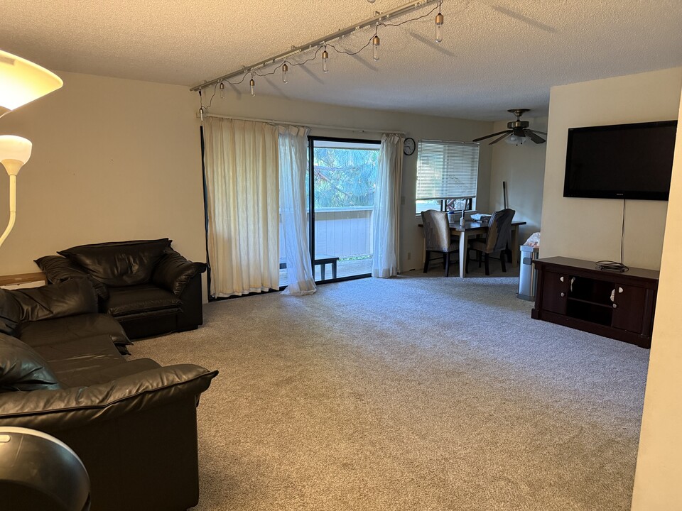 952 Kiely Blvd, Unit APT G in Santa Clara, CA - Building Photo