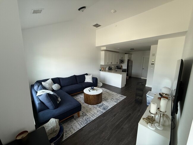 68 Park Ave, Unit 2D