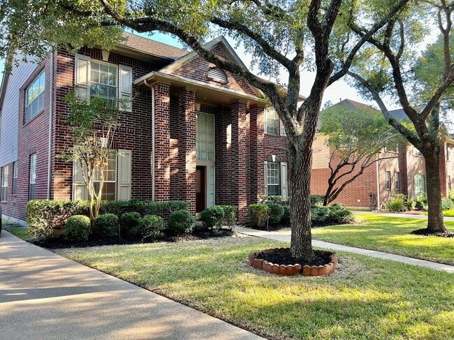 2339 Plantation Bend Dr in Sugar Land, TX - Building Photo - Building Photo