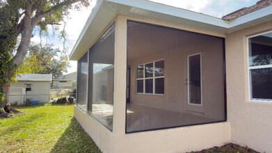 855 Cumberland Rd in Venice, FL - Building Photo - Building Photo