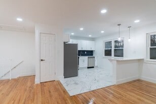 500 Adams Ln in North Brunswick, NJ - Building Photo