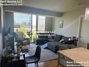 2 Earhart St, Unit 817 in Cambridge, MA - Building Photo - Building Photo