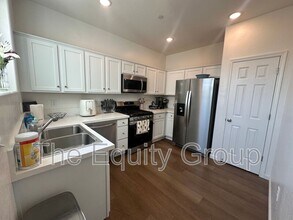1087 Buena Vis Ln in Hanford, CA - Building Photo - Building Photo
