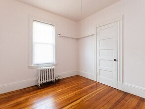 15 Russell Rd, Unit 1 in Somerville, MA - Building Photo - Building Photo
