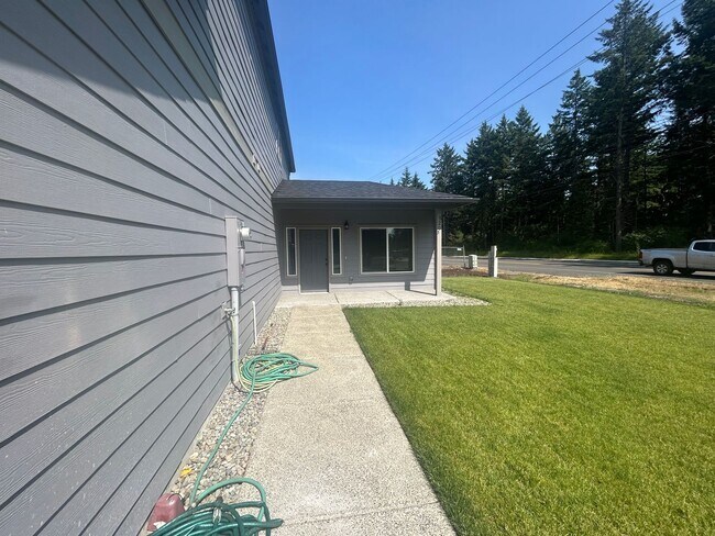 5203-5205 208th St E in Spanaway, WA - Building Photo - Building Photo