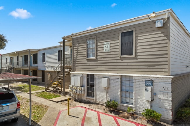 Villa Nueva Apartments