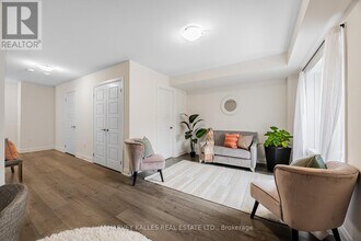 250-250 Finch Ave in Pickering, ON - Building Photo - Building Photo