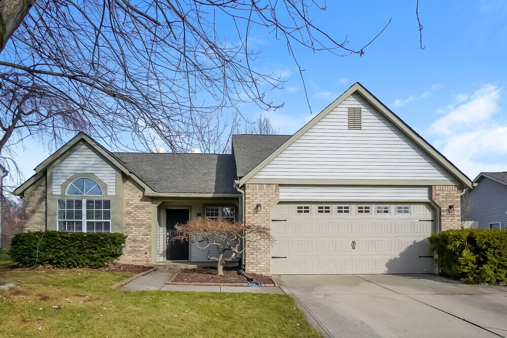 7351 Camberwood Dr in Indianapolis, IN - Foto de edificio