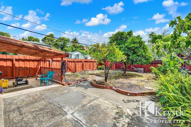 153 Vaqueros Ave in Rodeo, CA - Foto de edificio - Building Photo