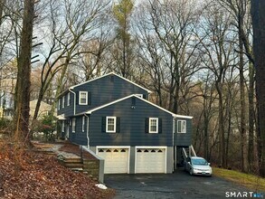 6 Redcoat Ln in Trumbull, CT - Building Photo - Building Photo