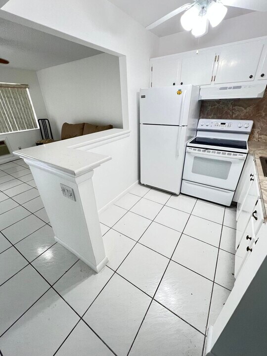 224 Berkshire K in West Palm Beach, FL - Building Photo