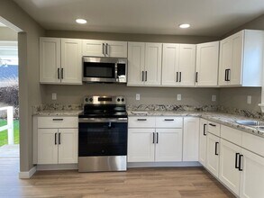 709 W Jackson St in Medford, OR - Building Photo - Building Photo