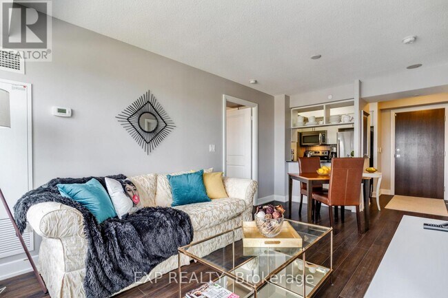 2 Eva Rd in Toronto, ON - Building Photo - Building Photo