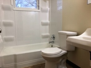 2106 Lake Point Dr in Madison, WI - Building Photo - Building Photo