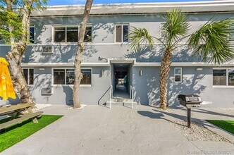 8260 Byron Ave-Unit -16 in Miami Beach, FL - Building Photo - Building Photo