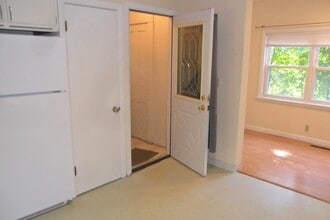 28 Spring St in Natick, MA - Building Photo - Building Photo