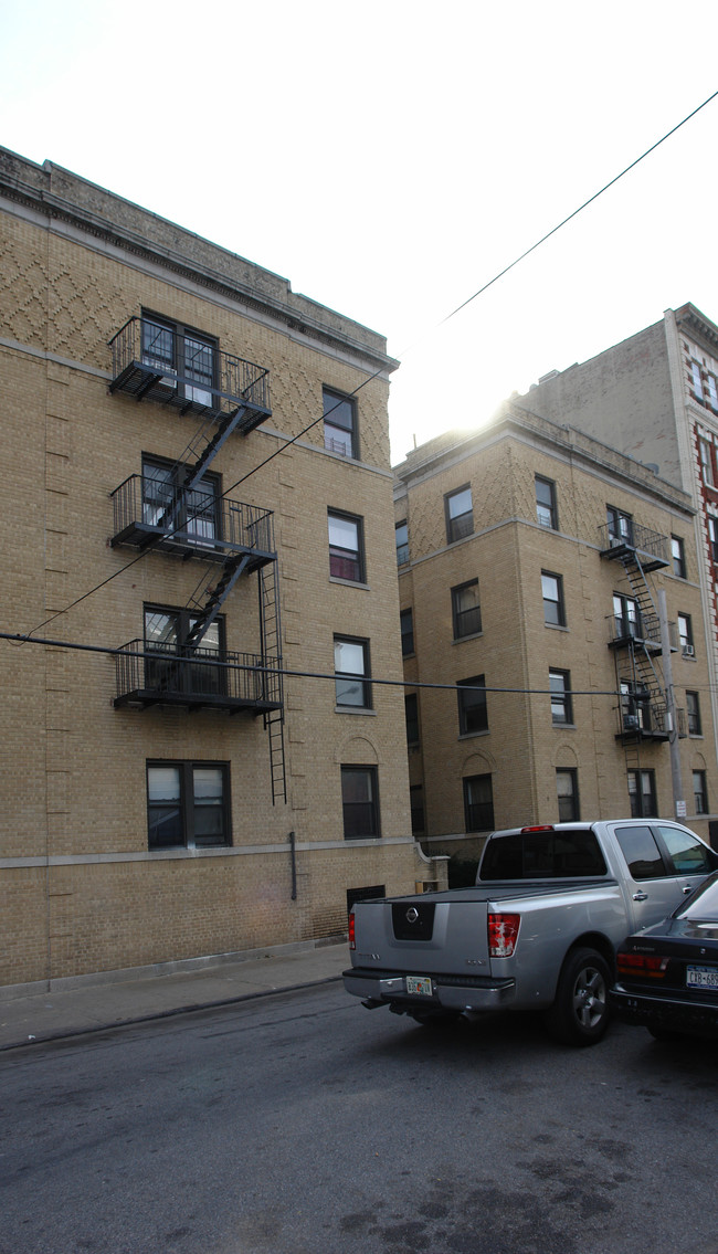 84-86 Hamilton Ave in Yonkers, NY - Building Photo - Building Photo