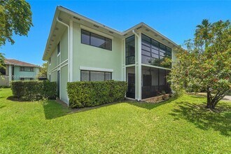 915 NE 199th St in Miami, FL - Building Photo - Building Photo