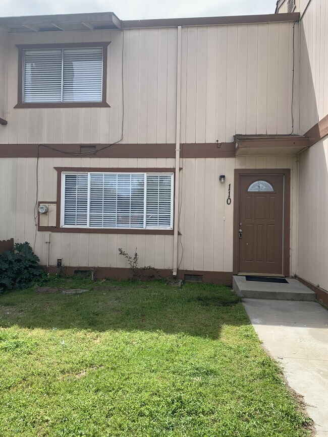 110 Buena Vista Pl in Soledad, CA - Building Photo - Building Photo
