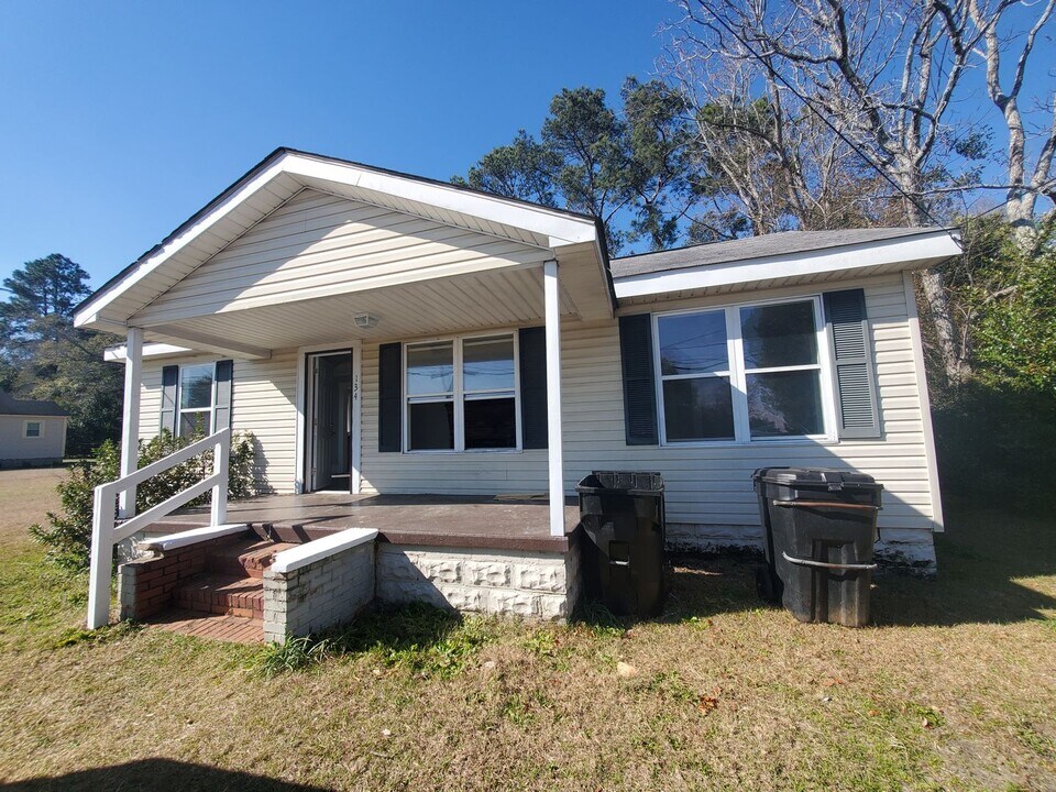 134 Wrightsville Ave in Dublin, GA - Building Photo