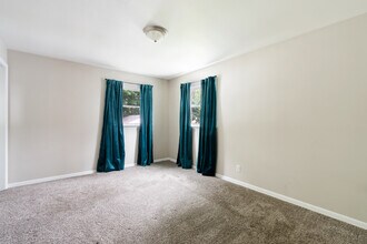 7116 Claybourne Ave in Youngstown, OH - Building Photo - Building Photo