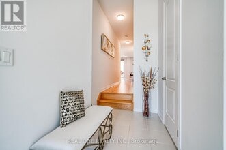 6 Brofarm Ln in Whitchurch-Stouffville, ON - Building Photo - Building Photo