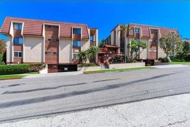 property at 2101 E 21st St