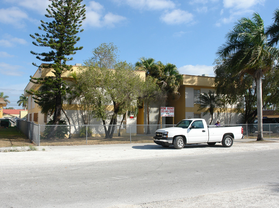 31 NW 5th St in Homestead, FL - Foto de edificio