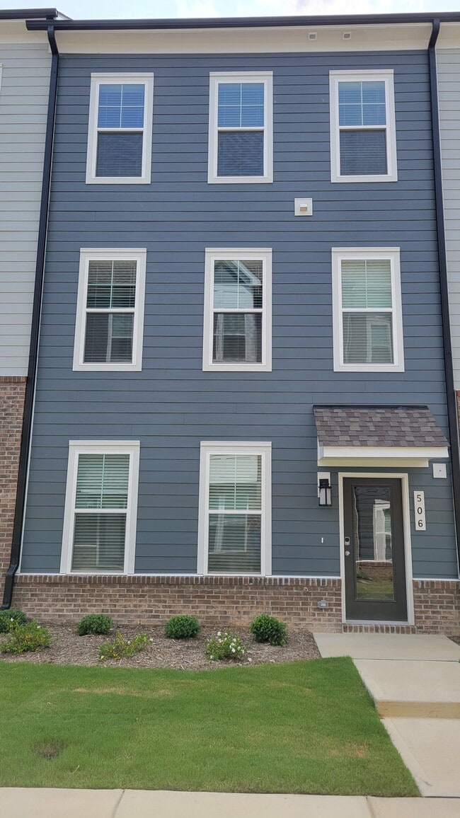 506 Village Branch Ln