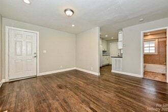 1025 McArthur Ave, Unit 2 in Charlotte, NC - Foto de edificio - Building Photo