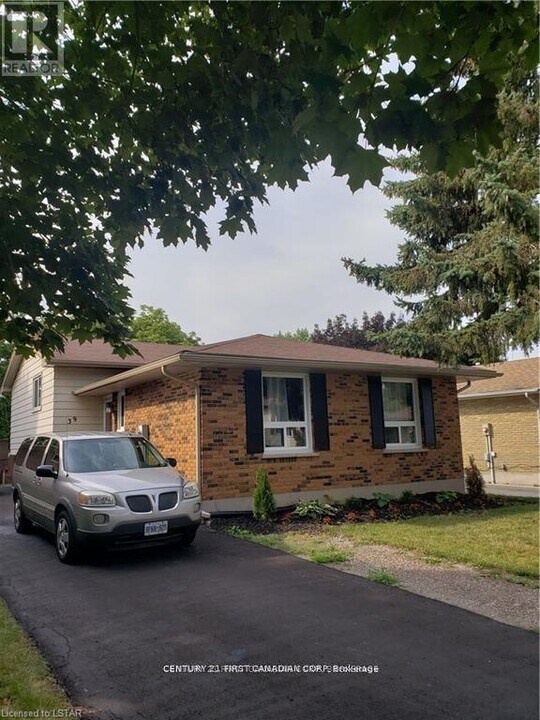 39 Patience Crescent in London, ON - Building Photo