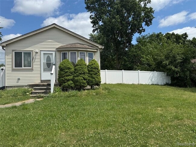 15345 Jackson St in Taylor, MI - Foto de edificio - Building Photo